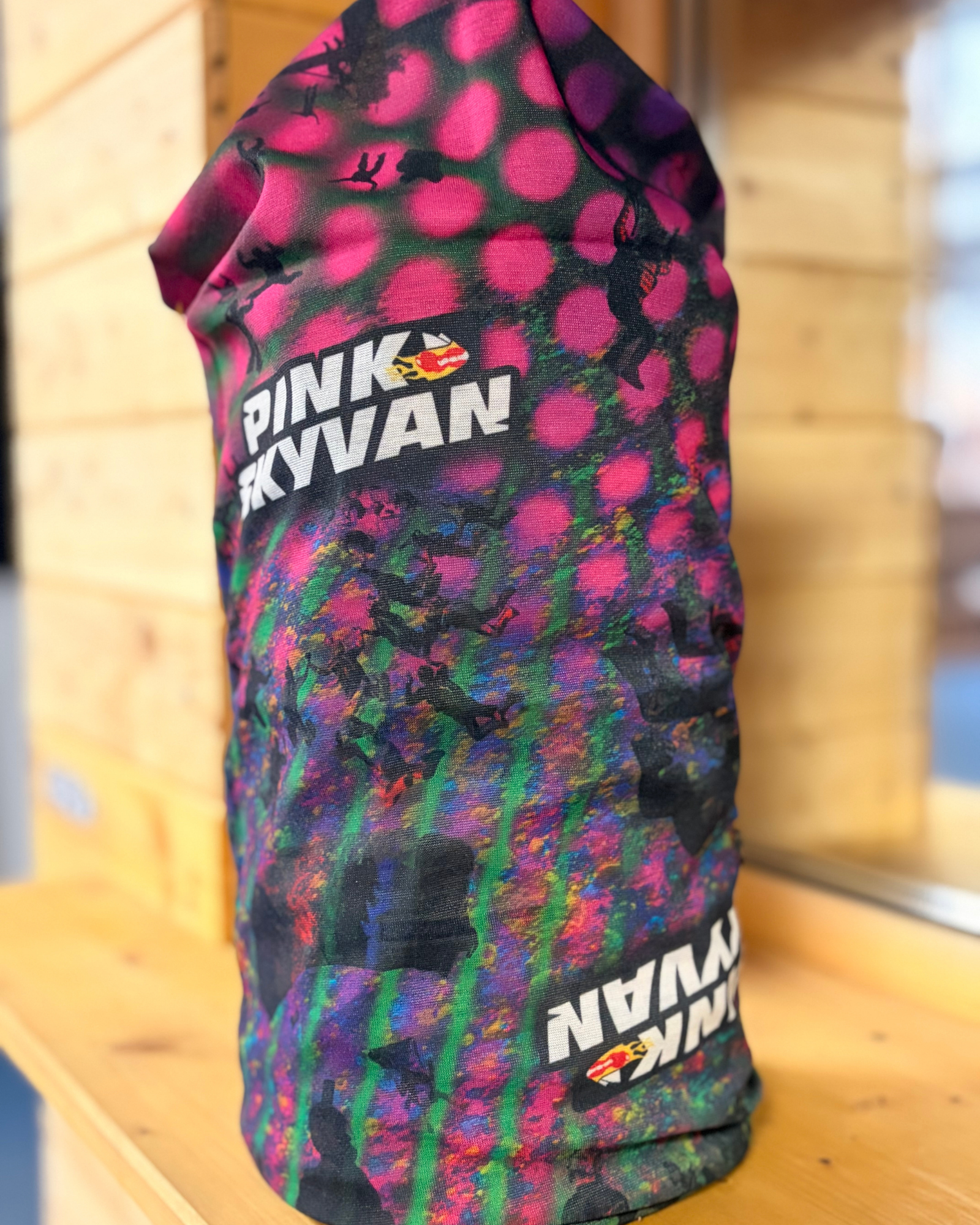 Buff PINK SKYVAN 40 Yers - obrázek 2